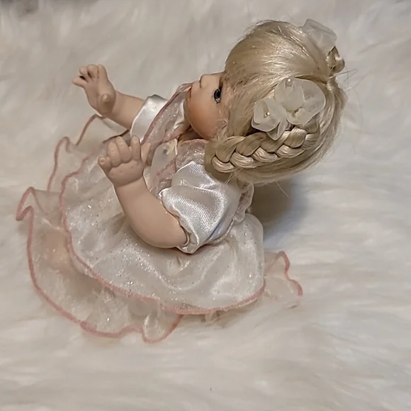 Geppeddo little ladies collection porcelain doll‎ 8" doll. - Picture 3 of 8